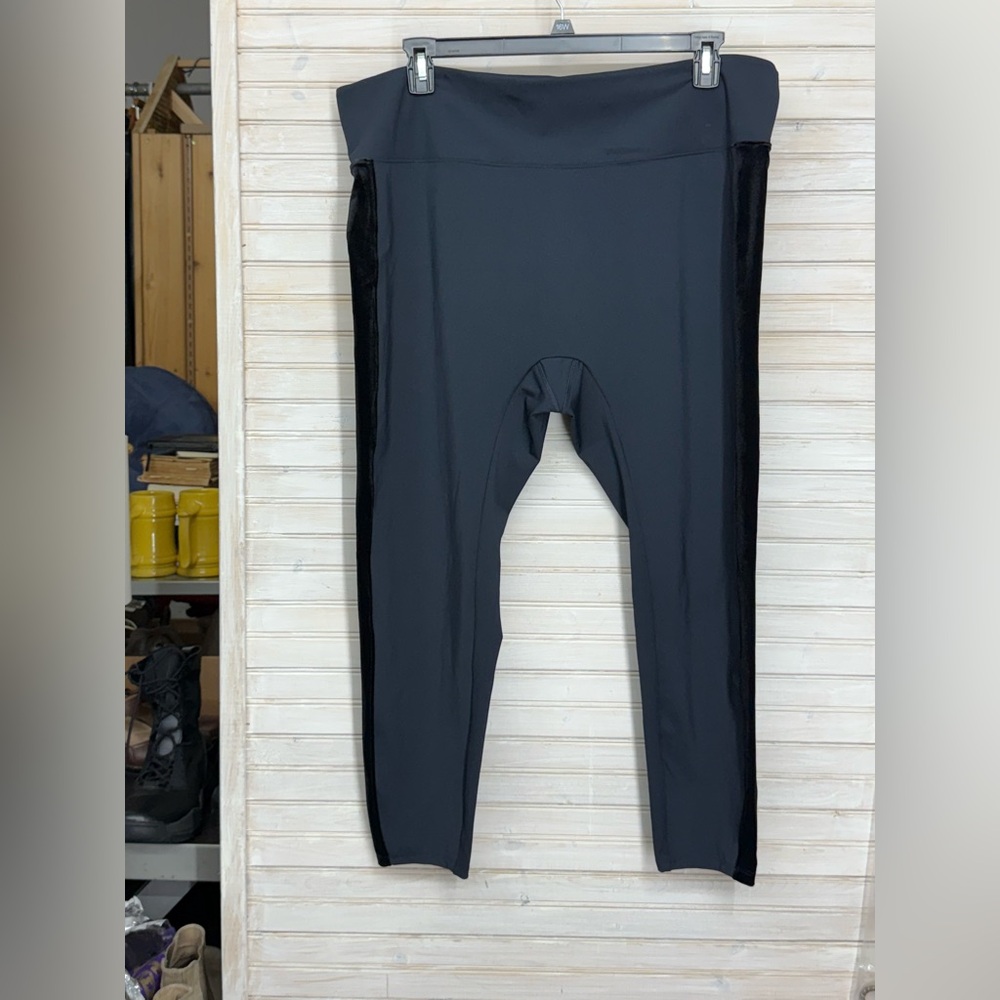 All Worthy Women's 2XP Black Athletic Leggings w/ Velvet Tuxedo Trim